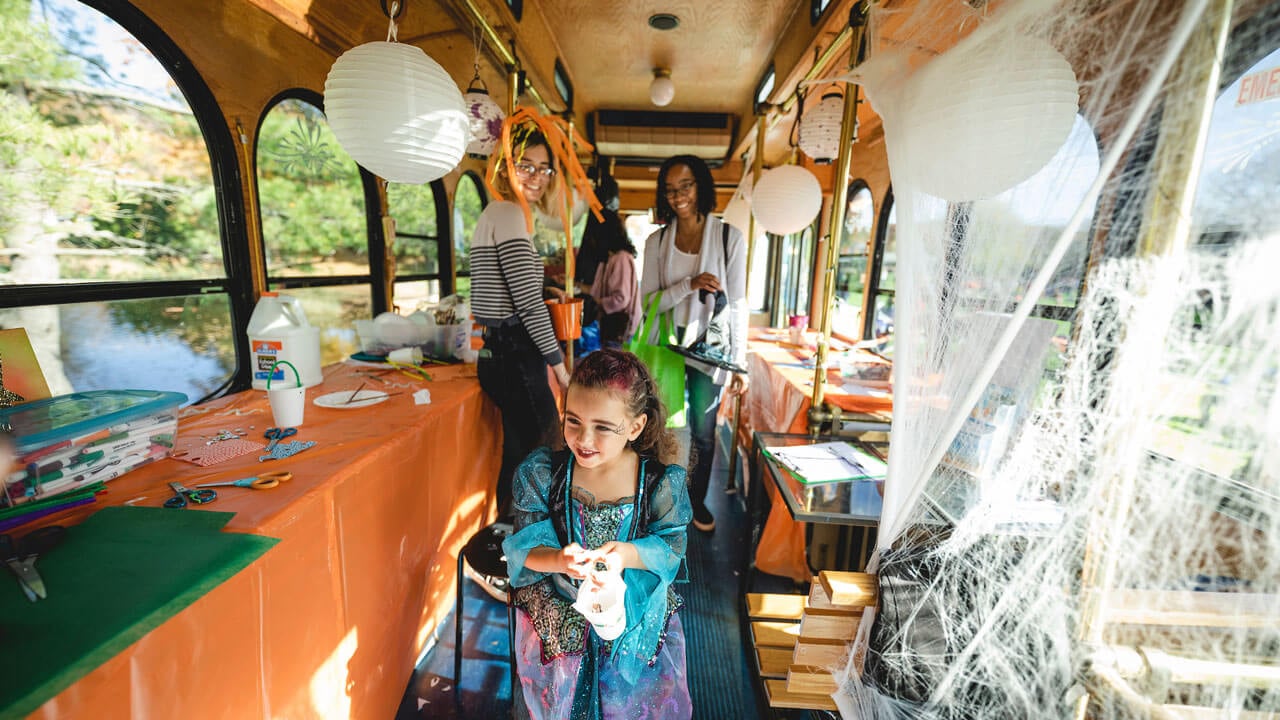 Quinnipiac students host a spooky themed bus